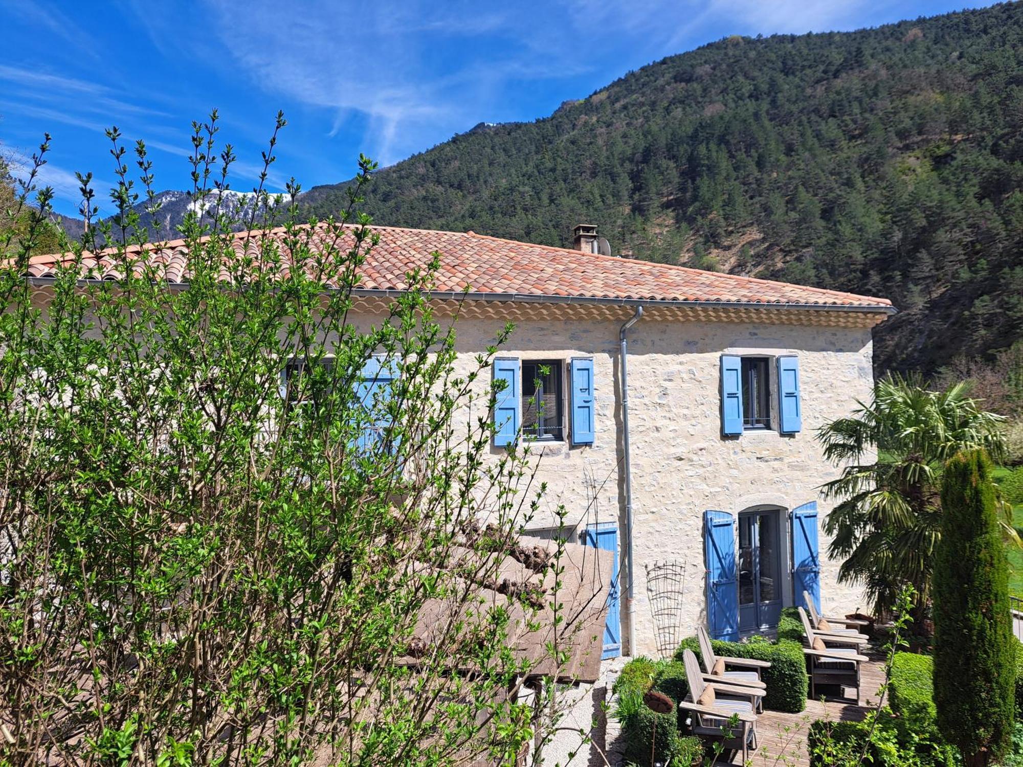 Le Sareymond Bed & Breakfast Menée Exterior foto
