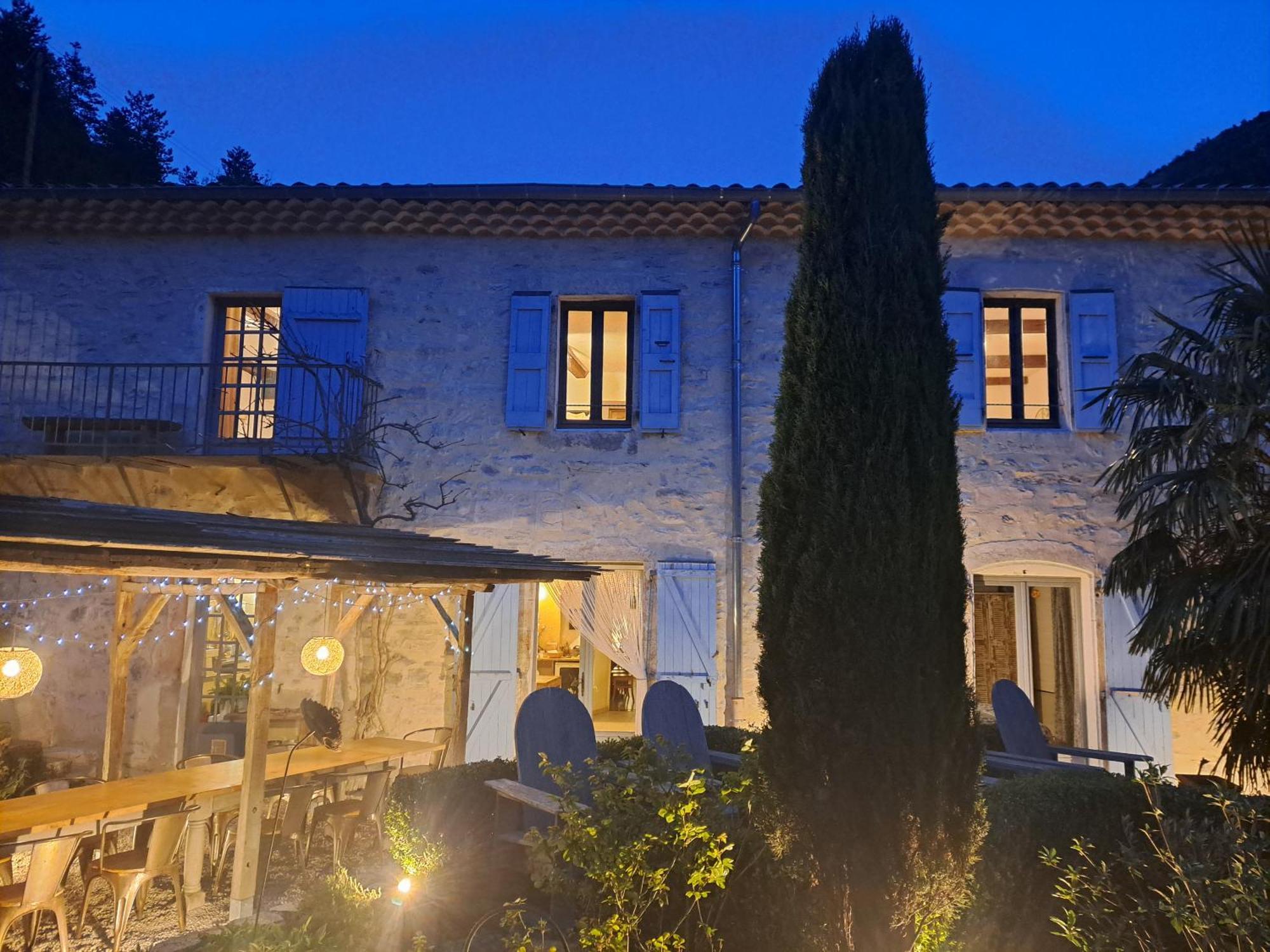 Le Sareymond Bed & Breakfast Menée Exterior foto